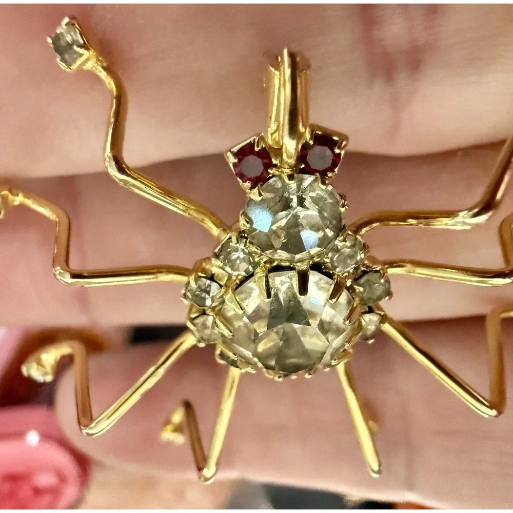 Vintage Rhinestone Spider Brooch Gold Tone Red Eyes Halloween Insect Pin